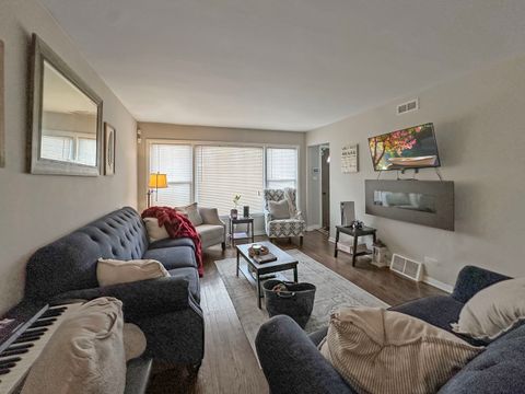 Tiny photo for 14522 S Marquette Avenue, Burnham, IL 60633 (MLS # 12565500)