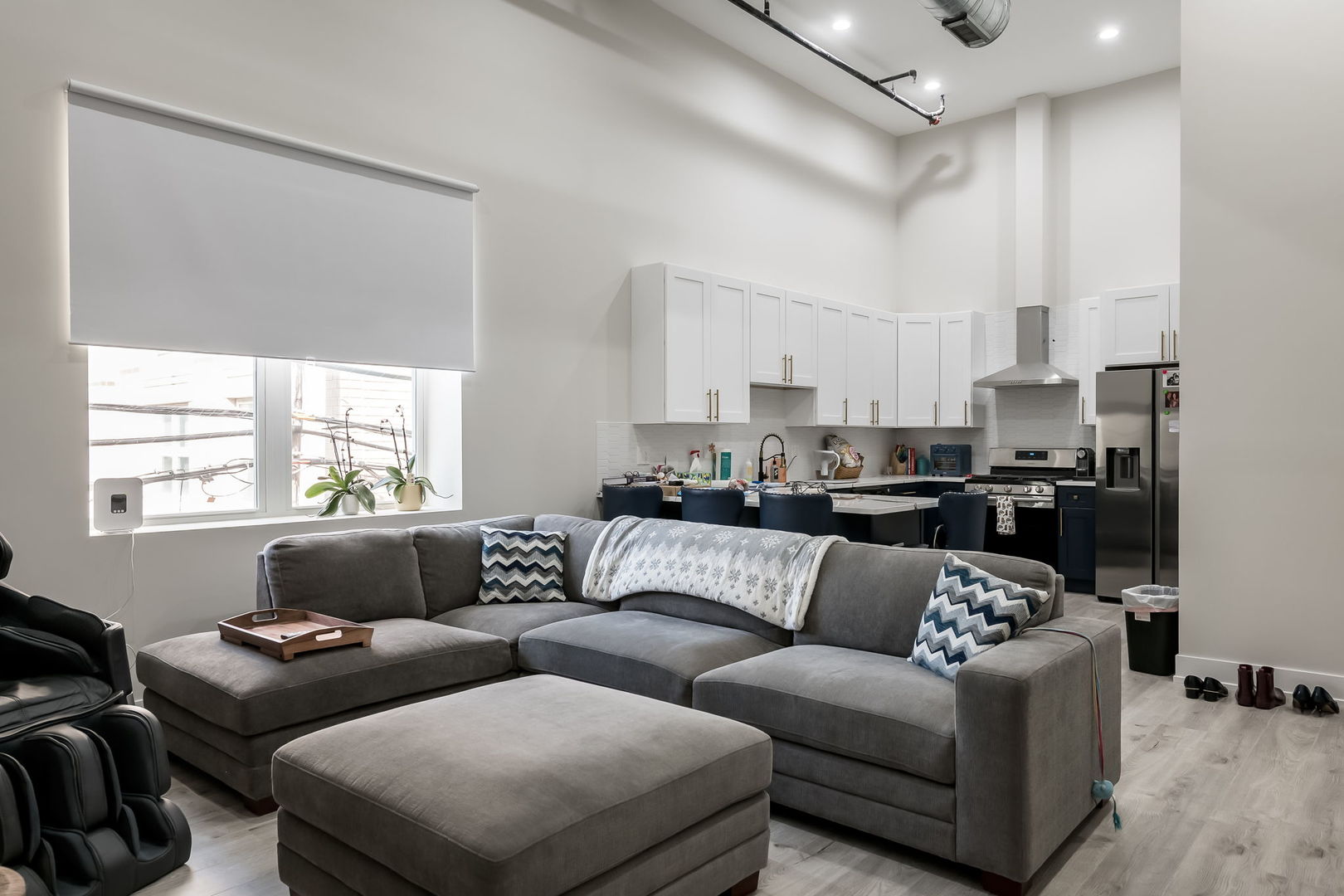 3210 W Lawrence Avenue, Chicago, IL, 60625 4 3210 W Lawrence Avenue