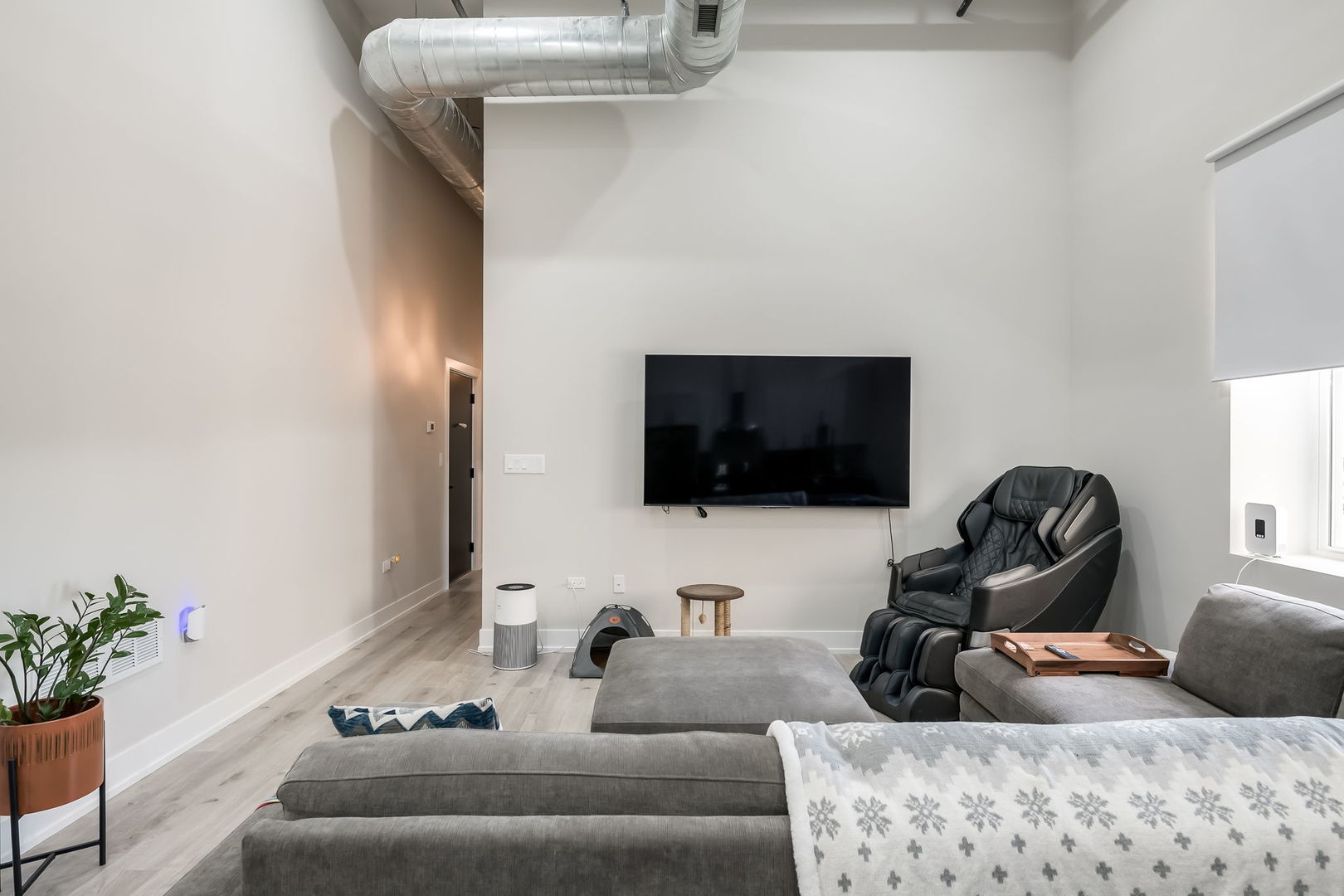 3210 W Lawrence Avenue, Chicago, IL, 60625 3 3210 W Lawrence Avenue