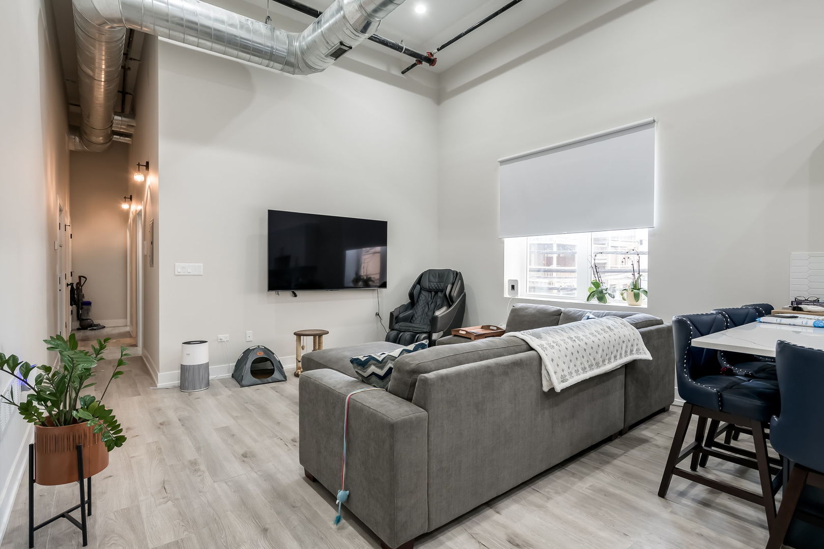 3210 W Lawrence Avenue, Chicago, IL, 60625 2 3210 W Lawrence Avenue