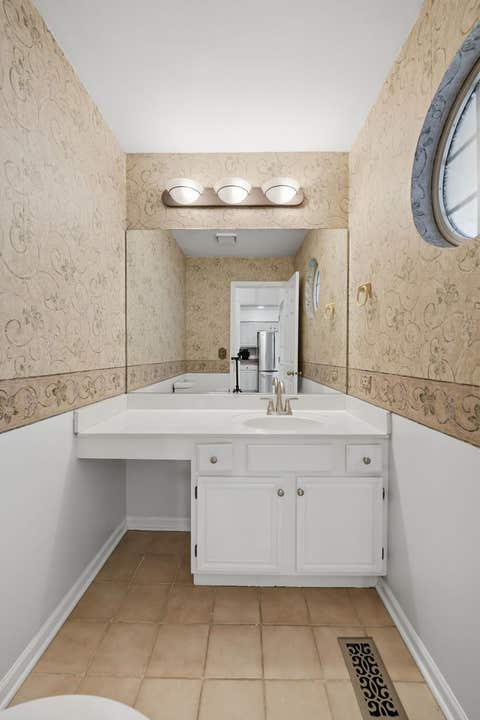 Tiny photo for 410 Country Lane Court, Wauconda, IL 60084 (MLS # 12716208)