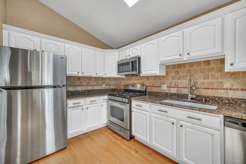 Tiny photo for 581 LE PARC Circle #581, Buffalo Grove, IL 60089 (MLS # 12685723)