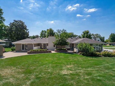 Tiny photo for 21W302 Woodview Drive, Itasca, IL 60143 (MLS # 12746161)