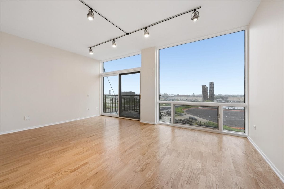 61 W 15th Street 806