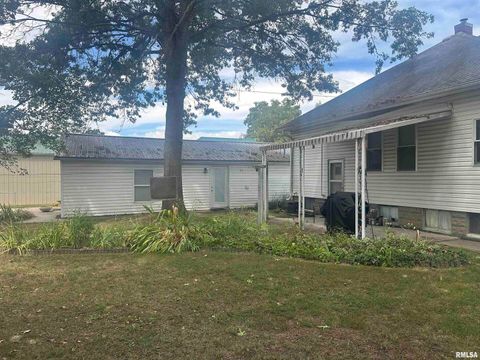 Tiny photo for 906 BELLE Avenue, Pinckneyville, IL 62274 (MLS # EB459443)