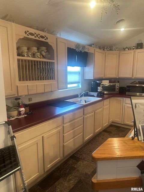 Tiny photo for 906 BELLE Avenue, Pinckneyville, IL 62274 (MLS # EB459443)