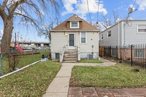 Tiny photo for 46 Englewood Avenue, Bellwood, IL 60104 (MLS # 12557843)