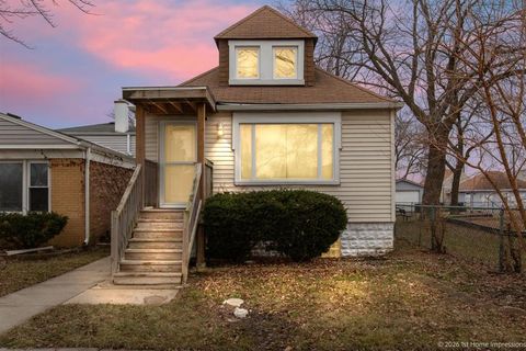 Photo of 46 Englewood Avenue, Bellwood, IL 60104 (MLS # 12557843)