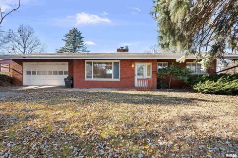 Photo of 2500 15TH Street Court, Rock Island, IL 61201 (MLS # QC4269646)