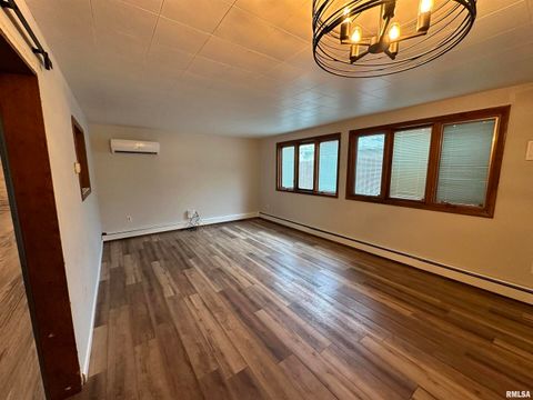 Tiny photo for 3807 10TH Avenue Place, Moline, IL 61265 (MLS # QC4266856)