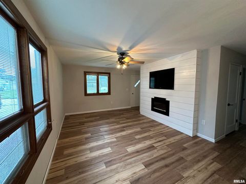 Tiny photo for 3807 10TH Avenue Place, Moline, IL 61265 (MLS # QC4266856)