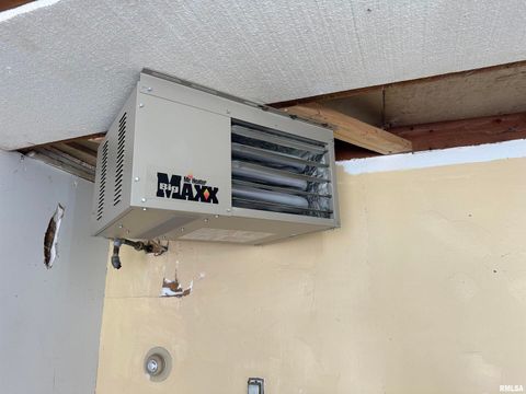 Tiny photo for 3807 10TH Avenue Place, Moline, IL 61265 (MLS # QC4266856)