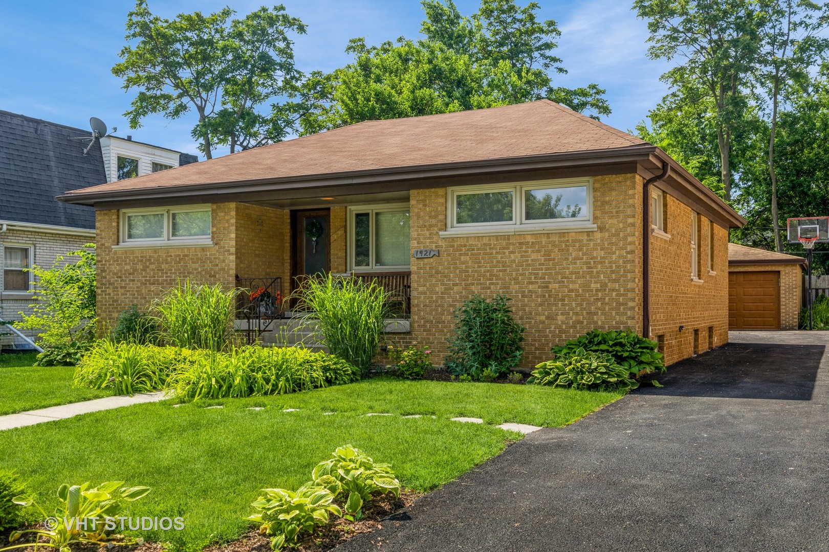 1921 Hickory Road