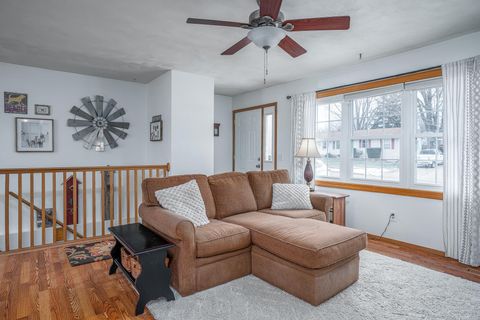 Tiny photo for 114 N 9 Street, Eldridge, IA 52748 (MLS # 100000054)