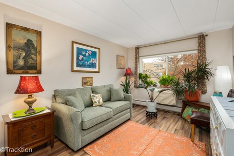 Tiny photo for 203 N Kenilworth Avenue #2N, Oak Park, IL 60302 (MLS # 12524772)