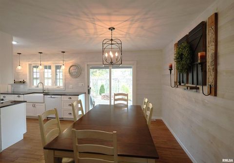 Tiny photo for 320 CIRCLE Drive, Salem, IL 62881 (MLS # EB460444)