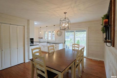 Tiny photo for 320 CIRCLE Drive, Salem, IL 62881 (MLS # EB460444)