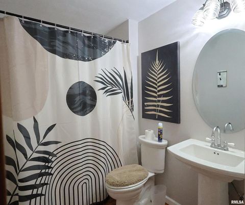 Tiny photo for 320 CIRCLE Drive, Salem, IL 62881 (MLS # EB460444)