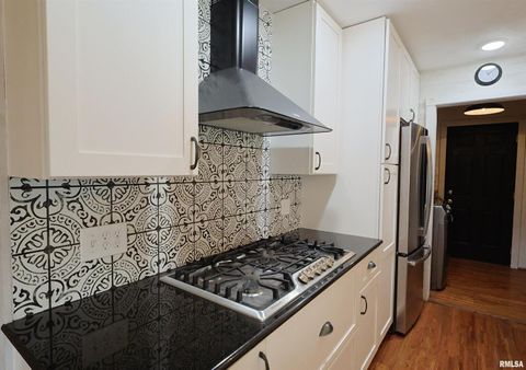 Tiny photo for 320 CIRCLE Drive, Salem, IL 62881 (MLS # EB460444)