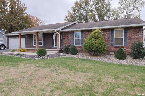 Tiny photo for 320 CIRCLE Drive, Salem, IL 62881 (MLS # EB460444)