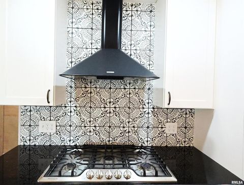 Tiny photo for 320 CIRCLE Drive, Salem, IL 62881 (MLS # EB460444)