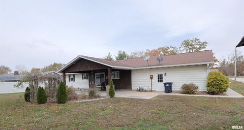 Tiny photo for 320 CIRCLE Drive, Salem, IL 62881 (MLS # EB460444)