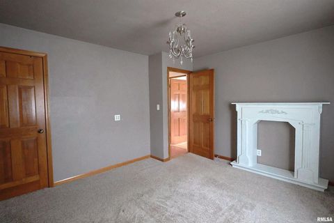 Tiny photo for 320 CIRCLE Drive, Salem, IL 62881 (MLS # EB460444)