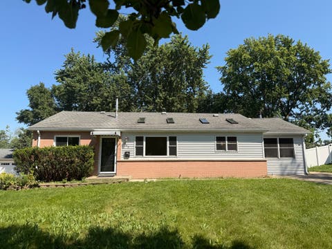 Photo of 465 Arizona Boulevard, Hoffman Estates, IL 60169 (MLS # 12697127)