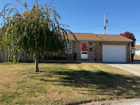 Tiny photo for 424 Noel Ct, Quincy, IL 62305 (MLS # 12514949)