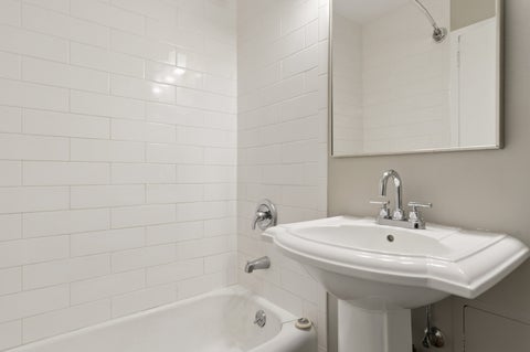 Tiny photo for 21 W Goethe Street #5E, Chicago, IL 60610 (MLS # 12766538)
