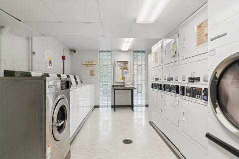 Tiny photo for 21 W Goethe Street #5E, Chicago, IL 60610 (MLS # 12766538)