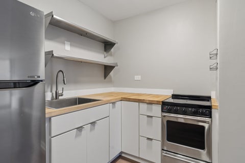 Tiny photo for 21 W Goethe Street #5E, Chicago, IL 60610 (MLS # 12766538)