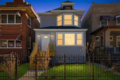 Photo of 821 N Lockwood Avenue, Chicago, IL 60651 (MLS # 12614028)
