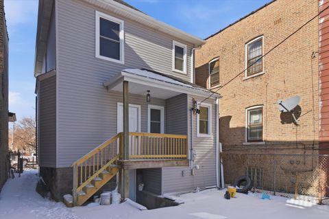 Tiny photo for 821 N Lockwood Avenue, Chicago, IL 60651 (MLS # 12614028)