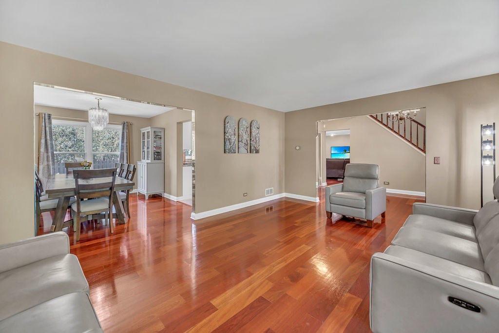 256 E Fox Hill Drive