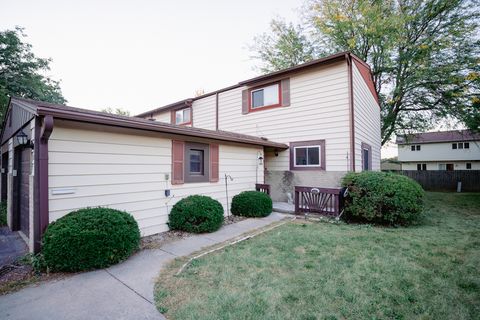 Tiny photo for 1221 Cedarwood Drive #F, Crest Hill, IL 60403 (MLS # 12489806)