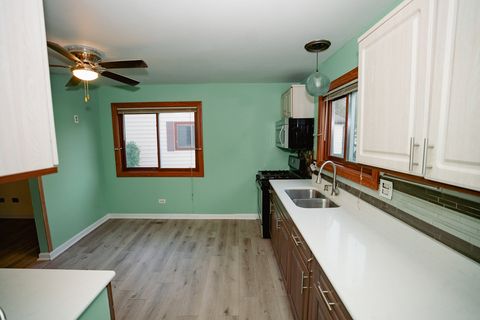 Tiny photo for 1221 Cedarwood Drive #F, Crest Hill, IL 60403 (MLS # 12489806)