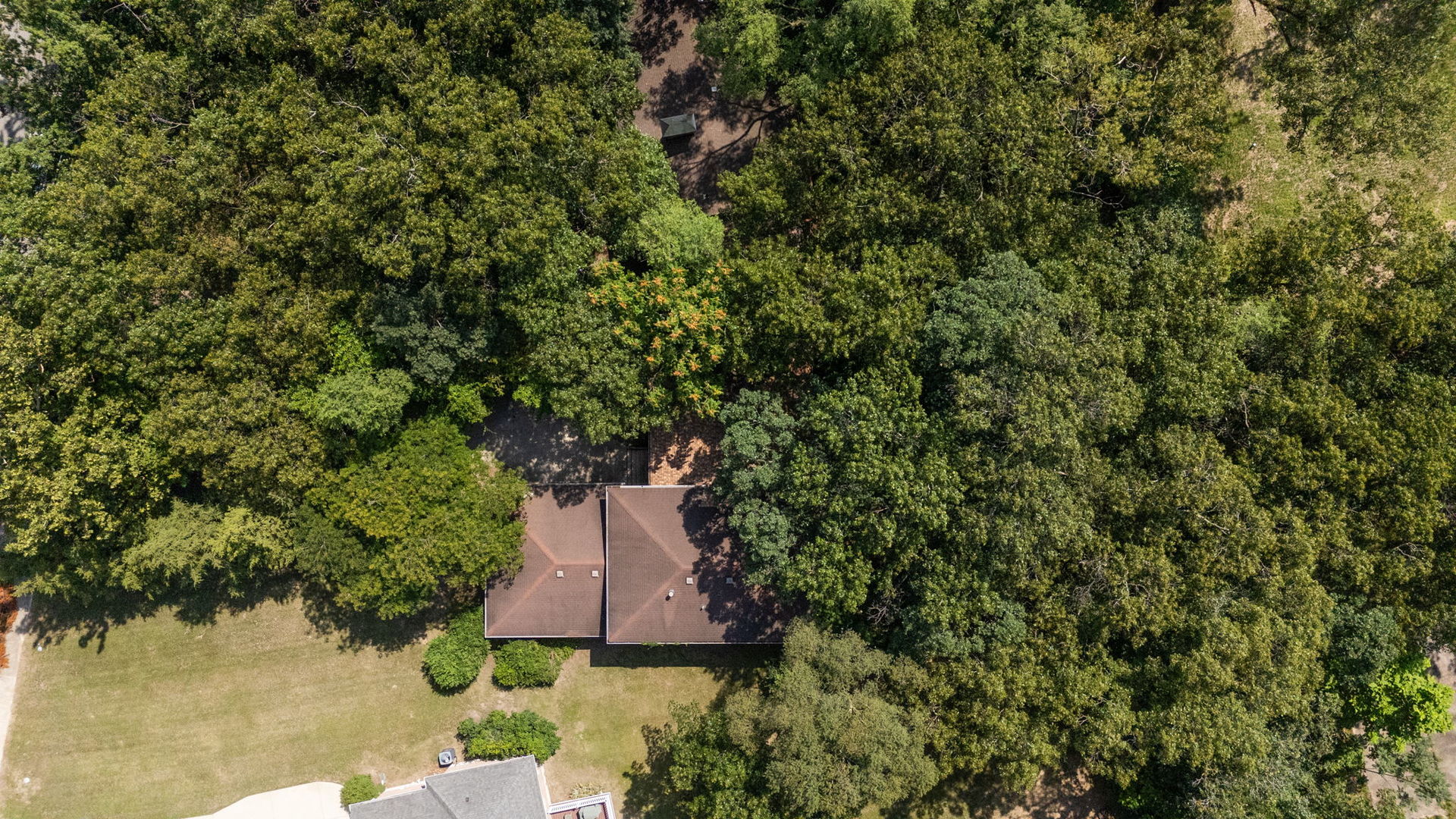7633 Hemlock Avenue