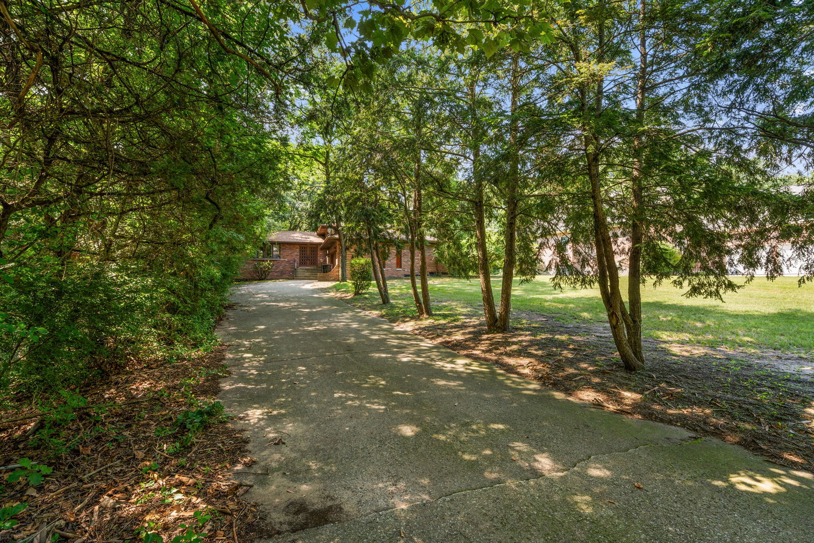 7633 Hemlock Avenue
