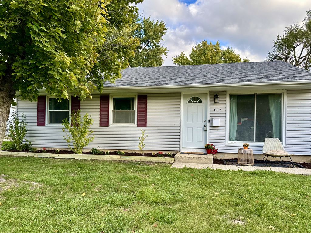 Photo for 417 Beaver Drive, Streamwood, IL 60107 (MLS # 12506693)