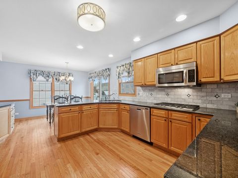 Tiny photo for 1995 Bridlewood Drive, Hoffman Estates, IL 60192 (MLS # 12531503)