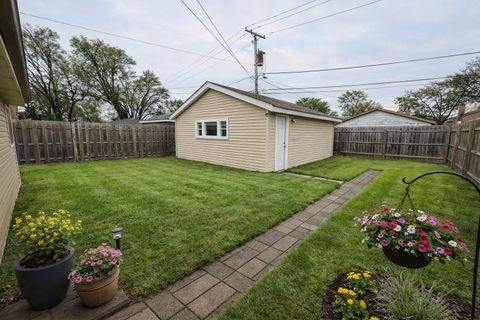 Tiny photo for 14521 Kenwood Avenue, Dolton, IL 60419 (MLS # 12590975)