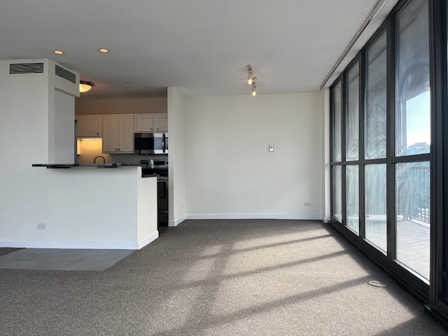 10 E ONTARIO Street 5104