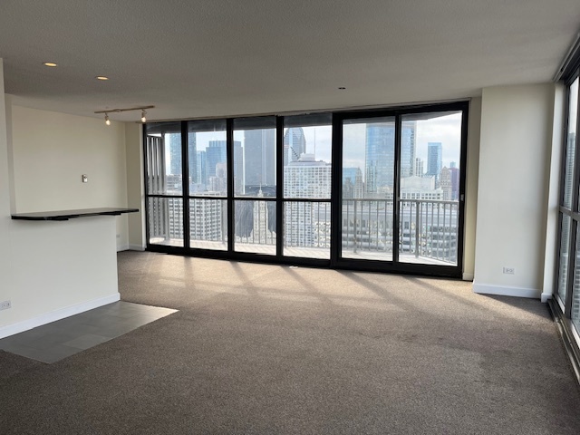 10 E ONTARIO Street 5104