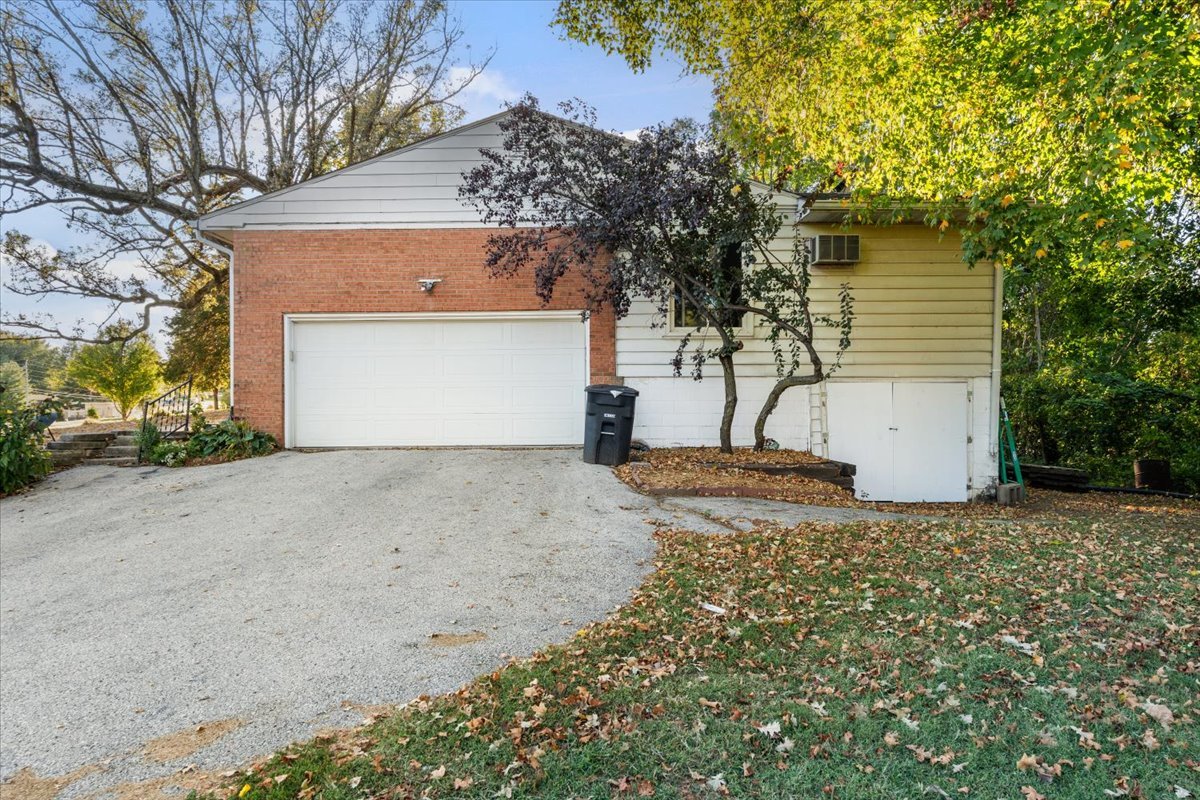 8210 Ridgewood Road