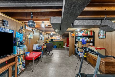 Tiny photo for 2310 W 38th Place, Davenport, IA 52806 (MLS # 12588478)