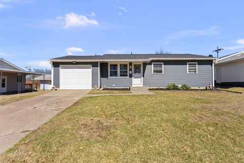 Tiny photo for 2310 W 38th Place, Davenport, IA 52806 (MLS # 12588478)