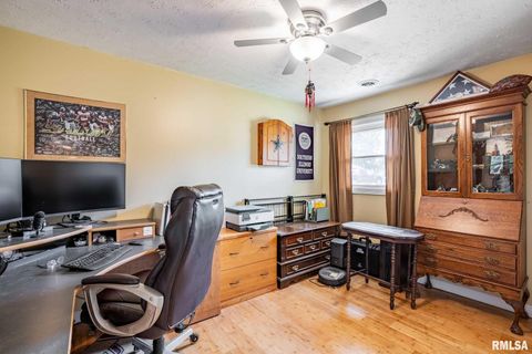 Tiny photo for 622 Dongola Court, Creal Springs, IL 62922 (MLS # QC4267233)