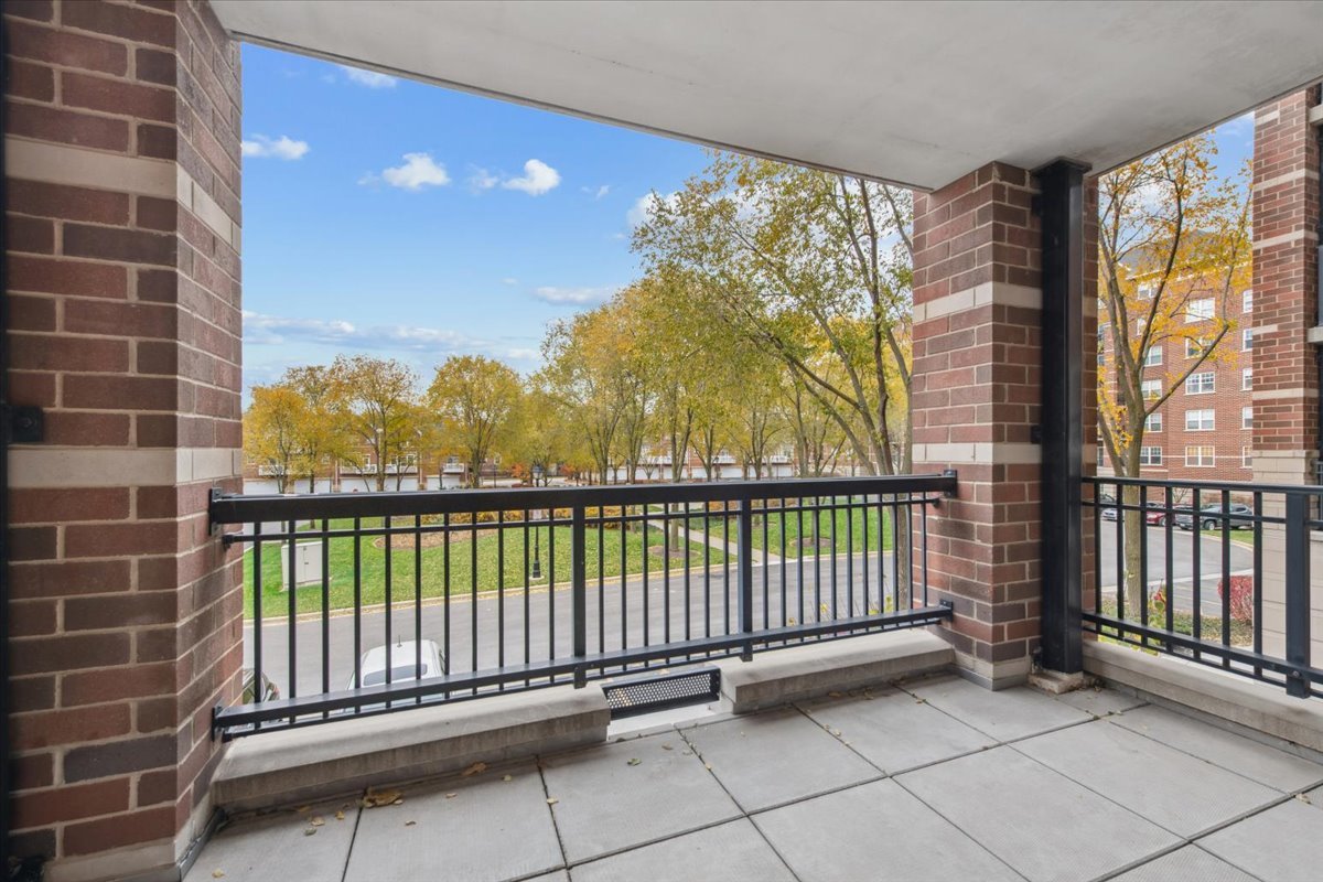 Palatine, Illinois 60067, United States, 2 Bedrooms Bedrooms, ,2 BathroomsBathrooms,Residential,Active,245832