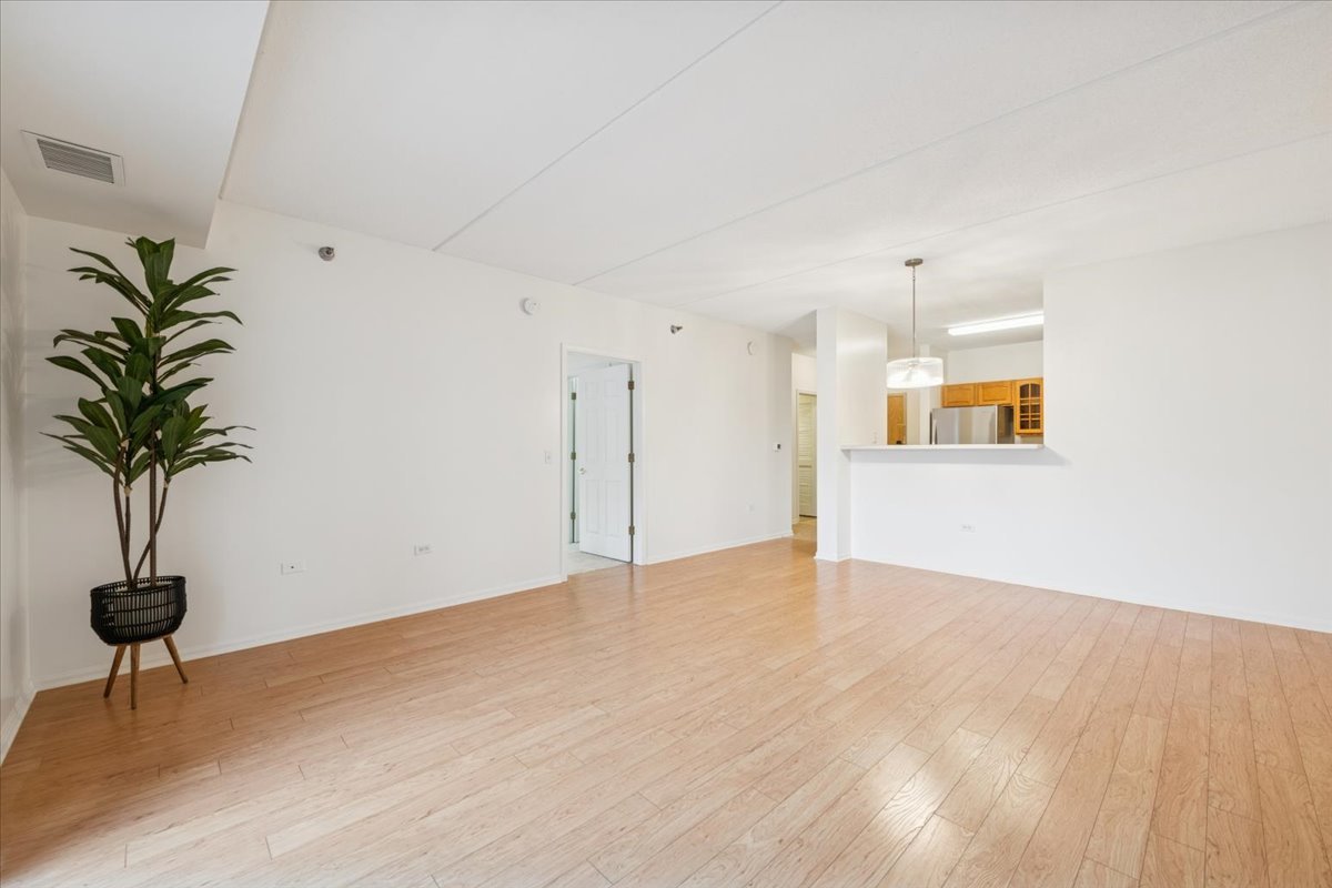 Palatine, Illinois 60067, United States, 2 Bedrooms Bedrooms, ,2 BathroomsBathrooms,Residential,Active,245832